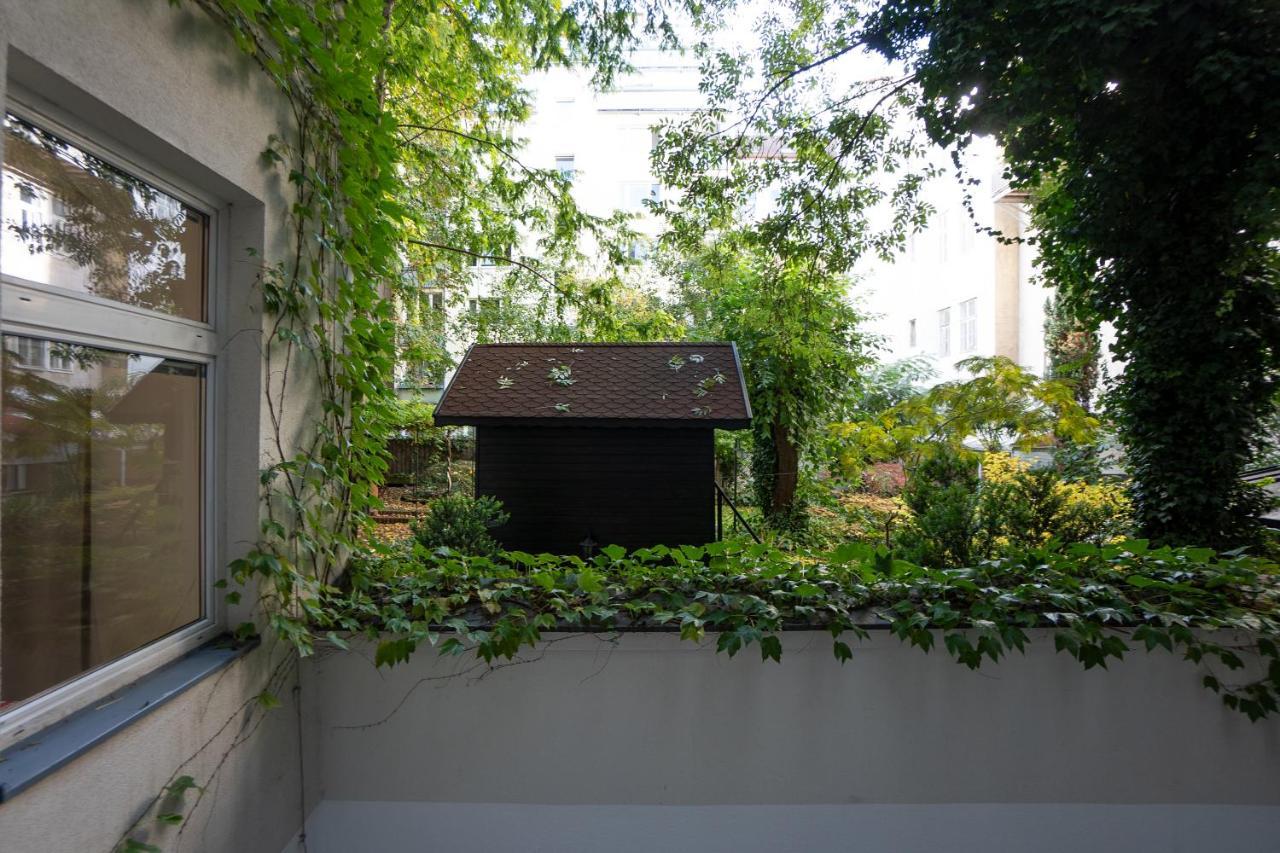 Stylish Central 1-Bedroom Apartment With A Terrace Viena Exterior foto
